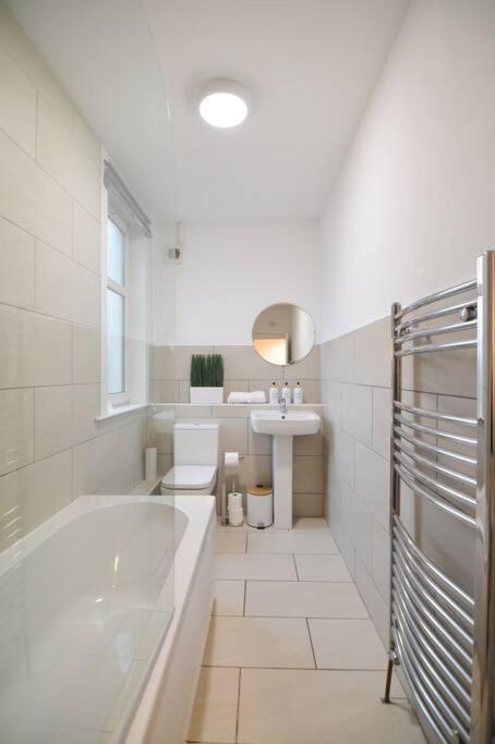 Contemporary 3 Bedroom Flat Kirkcaldy Buitenkant foto